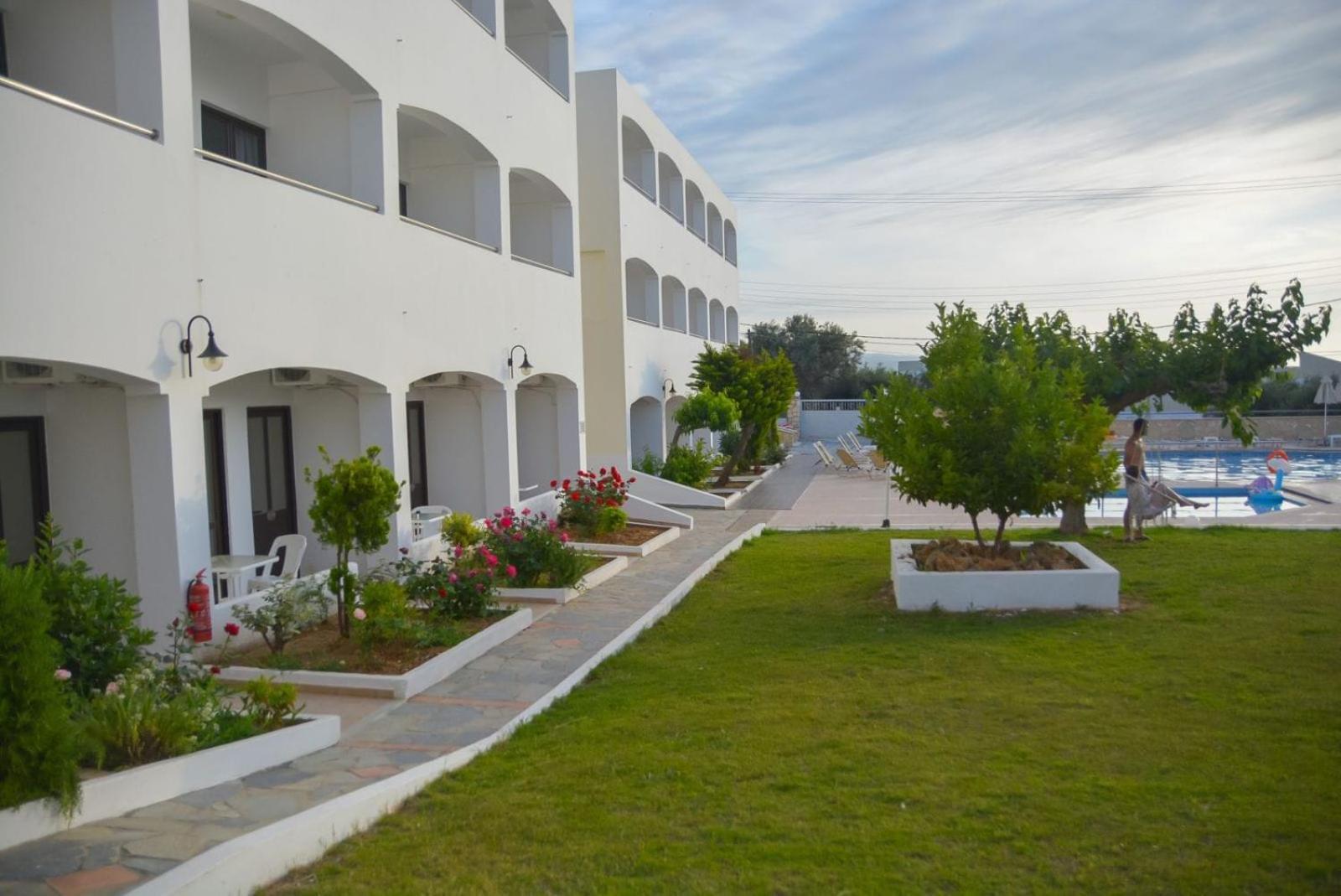 Adel Paradise Adelianos Kampos Exterior photo