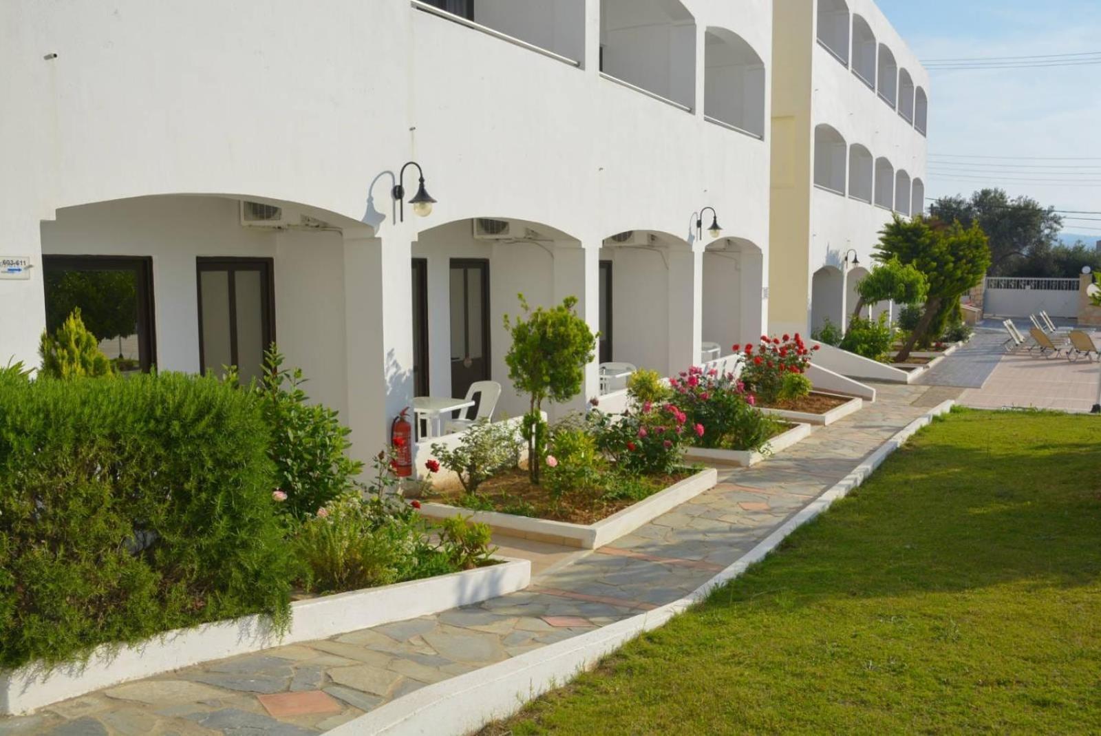 Adel Paradise Adelianos Kampos Exterior photo
