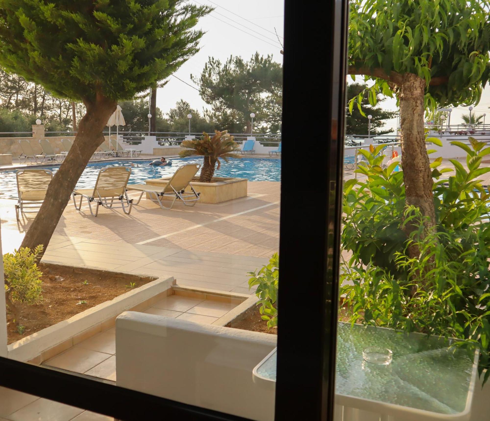 Adel Paradise Adelianos Kampos Exterior photo